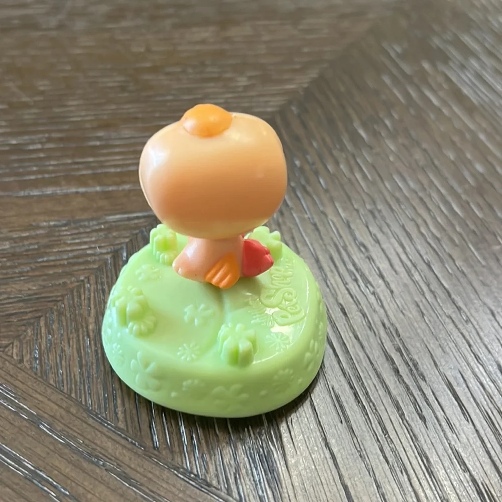 Hasbro made for McDonald’s happy meal figures of LITTLEST PET SHOP BUNDLE OF 3